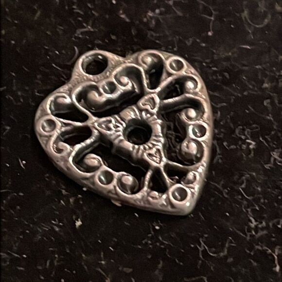 Vintage-1970s-0.75” silver tone scroll work heart charm/pendant with jump hoop - Picture 5 of 10